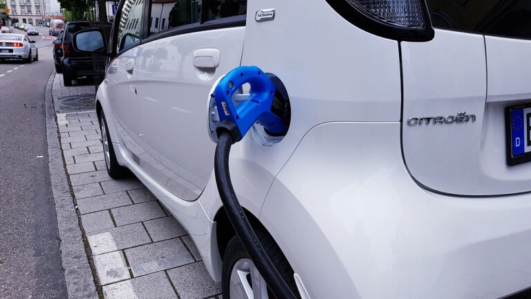 Coût de la recharge d'une voiture électrique : Comment optimiser votre budget coût recharge électrique