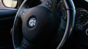 Volants BMW : modèles, options et personnalisation 🏎️🔥